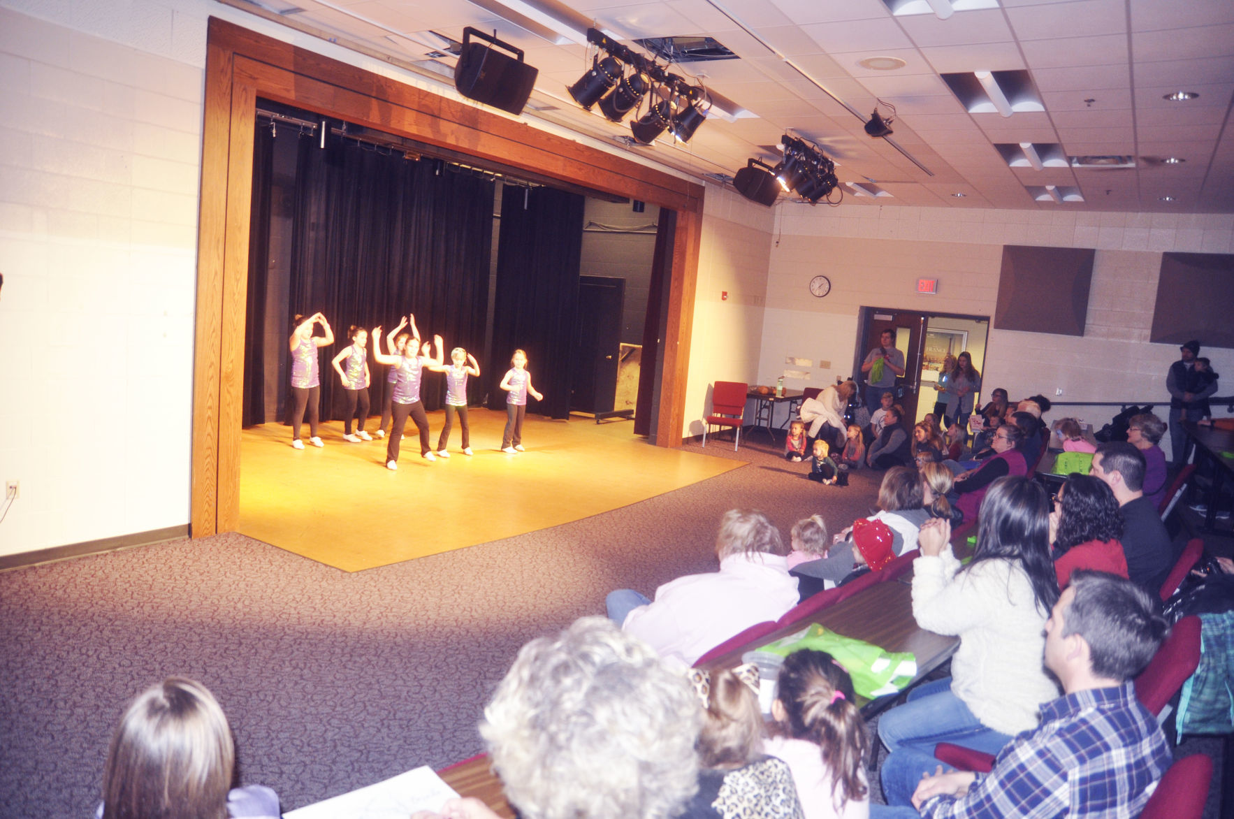 Kids Expo - kids on stage